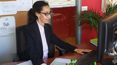 Ilham Bouyazza, directrice adjointe des affaires sociales à Coop de France, participe à une réflexion autour du logement pour en faire un facteur d’attractivité des candidats aux postes de saisonniers et d’alternants.